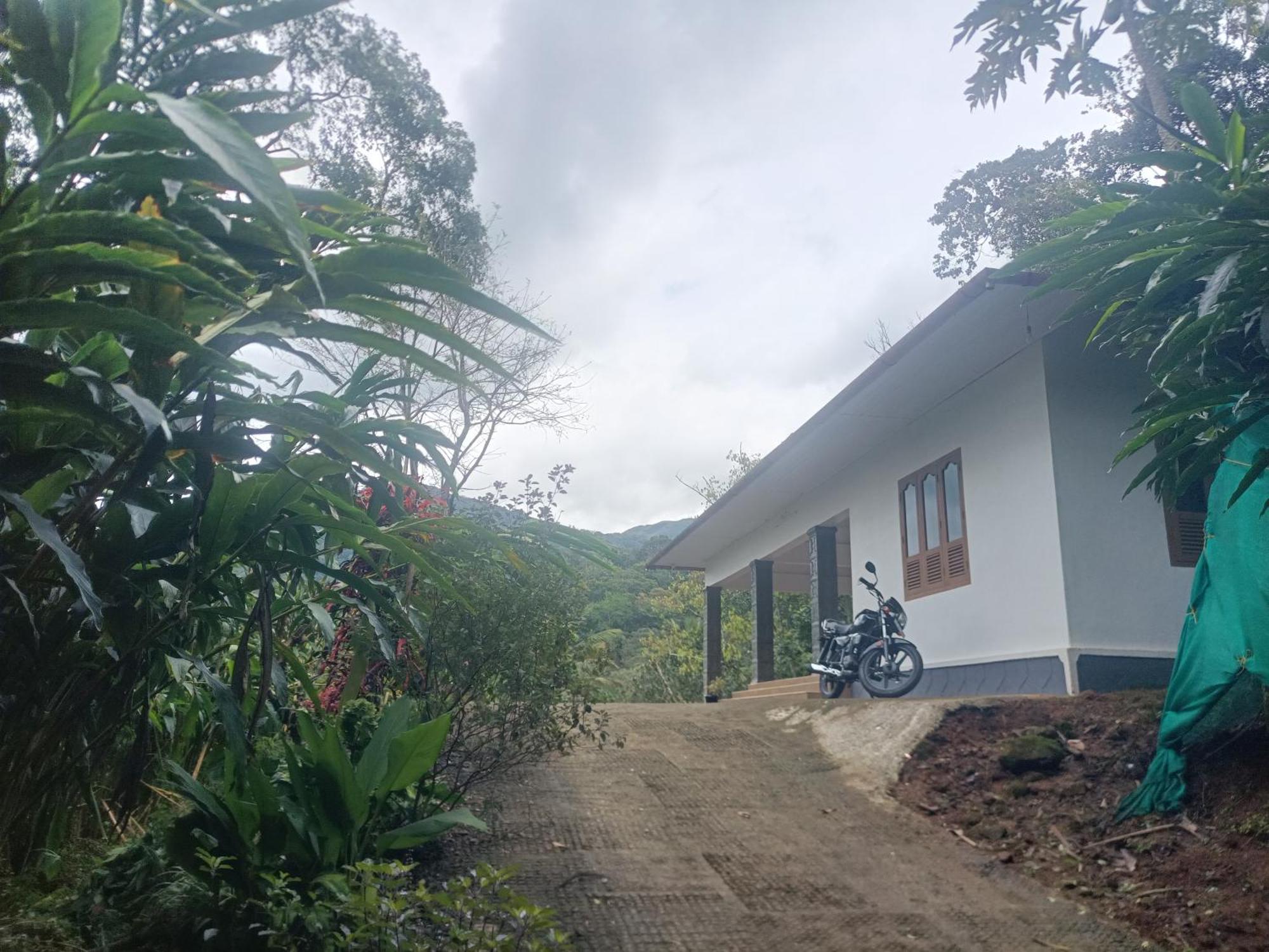 Anivilla Holiday Home Kunjithanny Anachal Extérieur photo
